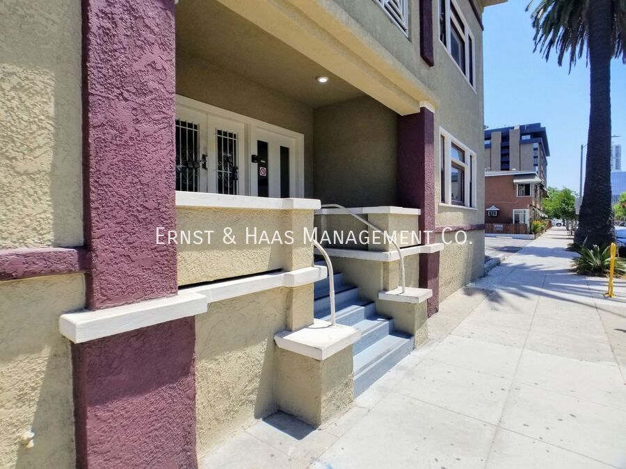 354 Chestnut Ave in Long Beach, CA - Building Photo