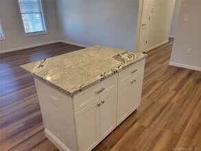 10 Berkshire Rd in West Hartford, CT - Building Photo - Building Photo