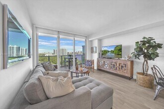 16385 Biscayne Blvd in Sunny Isles Beach, FL - Building Photo - Building Photo