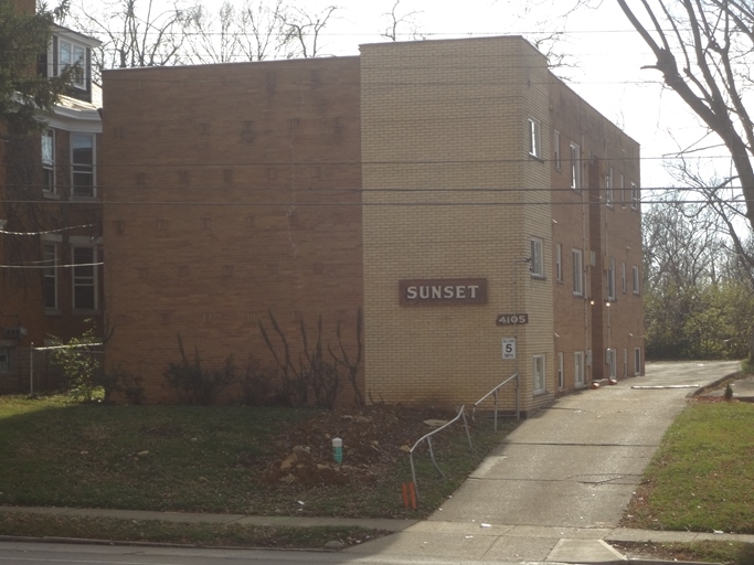 4105 W 8th St in Cincinnati, OH - Foto de edificio