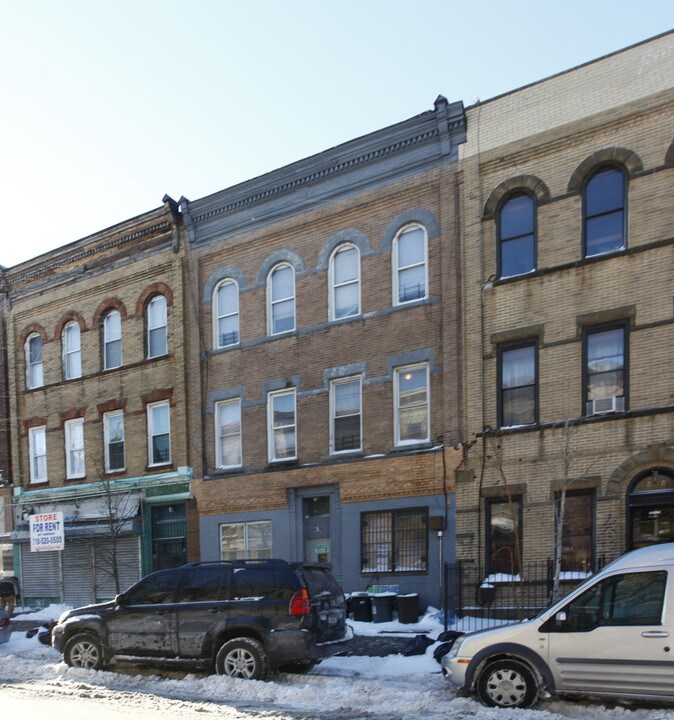 262 Irving Ave in Brooklyn, NY - Building Photo