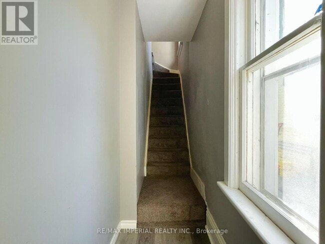 28-28 Mary St in Brantford, ON - Building Photo - Building Photo