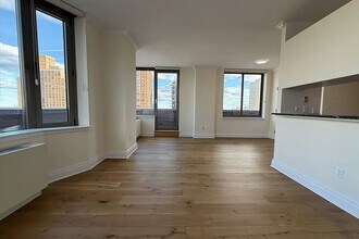 400 E 90th St in New York, NY - Building Photo - Building Photo