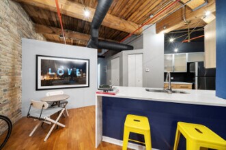 225 W Huron St, Unit 501 in Chicago, IL - Building Photo - Building Photo