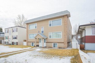1107 15 Av NE in Calgary, AB - Building Photo