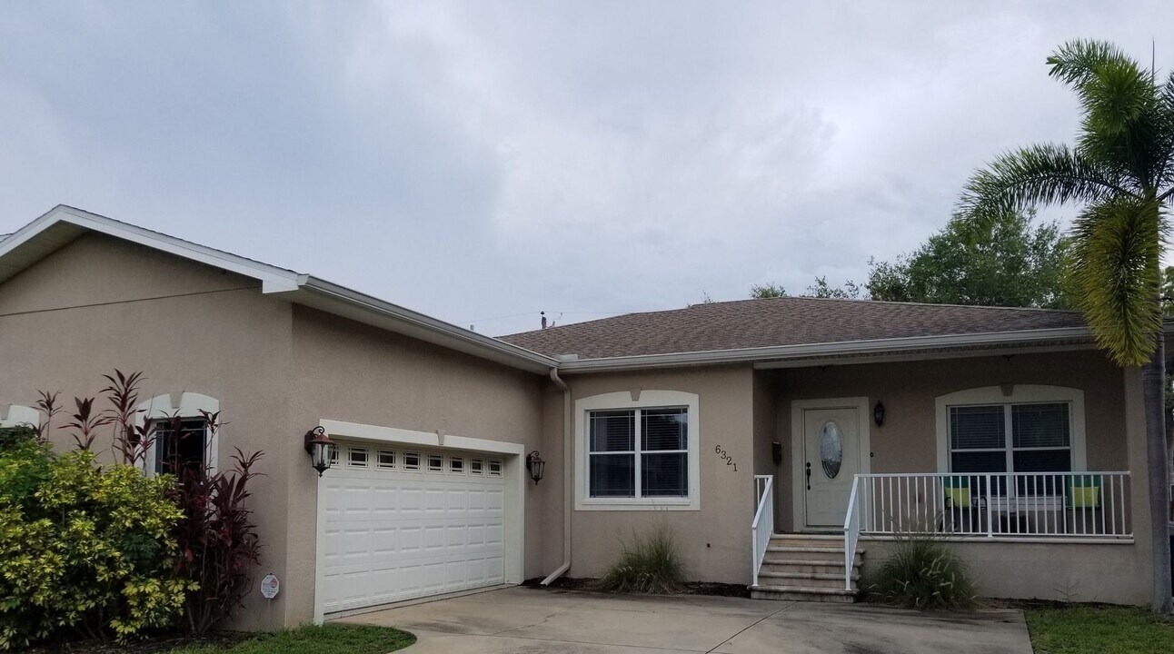 6321 Hobson St NE in St. Petersburg, FL - Building Photo