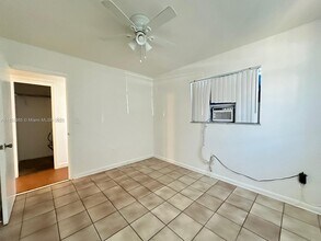 1942 Thomas St in Hollywood, FL - Building Photo - Building Photo