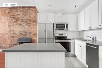 7 W 95th St in New York, NY - Foto de edificio - Building Photo