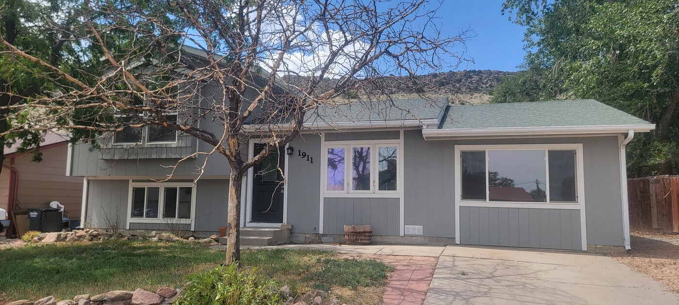 1911 N 5th St in Canon City, CO - Building Photo
