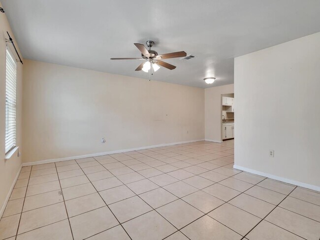 2221 Timberwood Cir N in Tallahassee, FL - Building Photo - Building Photo