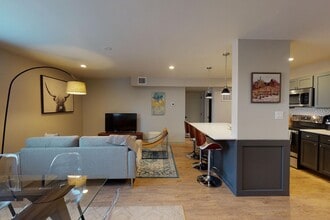 Garrett on the Green in Dallas, TX - Foto de edificio - Building Photo