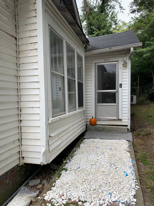 858 Gracey Ave in Clarksville, TN - Foto de edificio - Building Photo