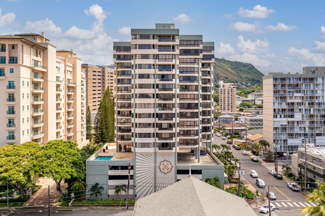 Sovereign Condominiums in Honolulu, HI - Building Photo - Building Photo