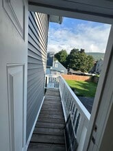 71 Grove St, Unit #2 in Beacon, NY - Foto de edificio - Building Photo