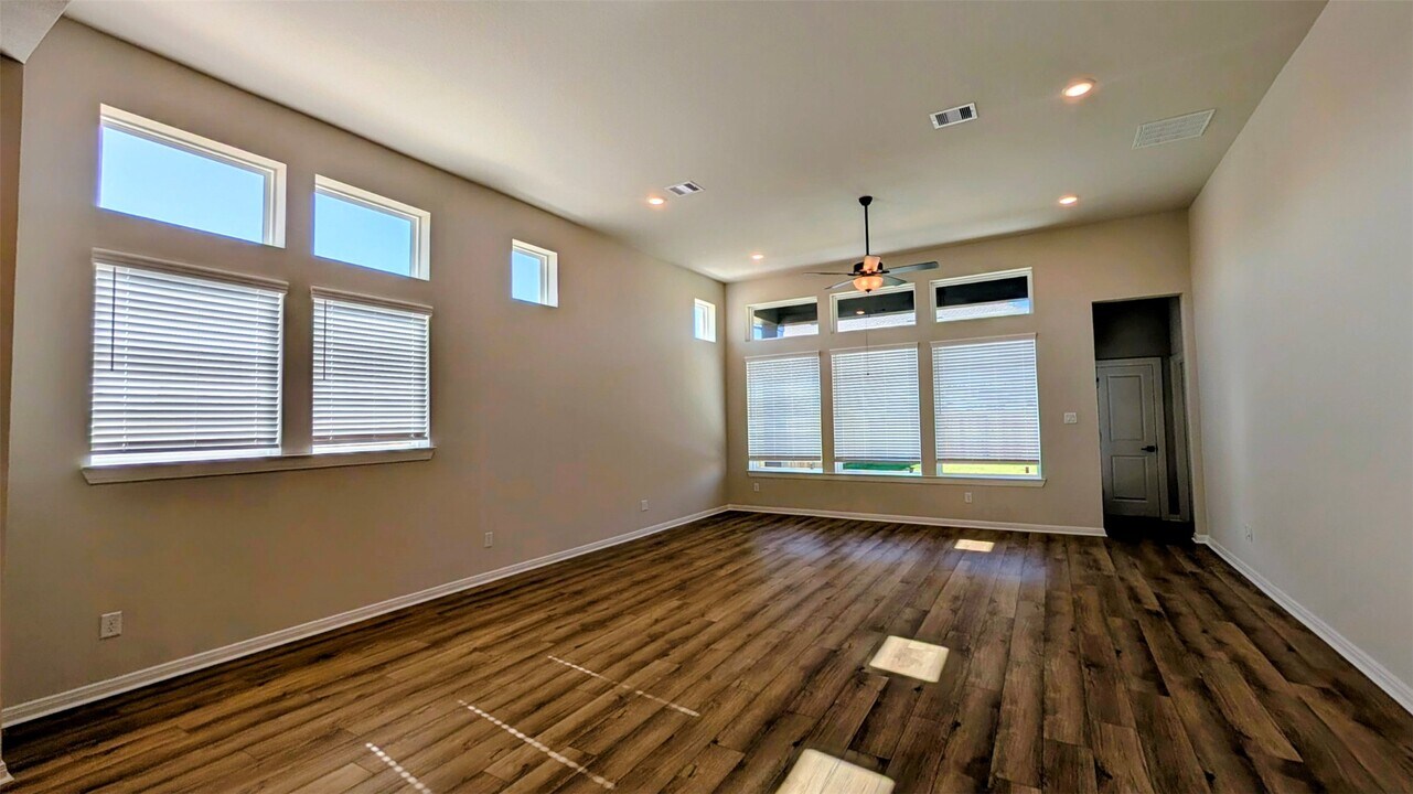 31814 Blossom Ln in Fulshear, TX - Building Photo