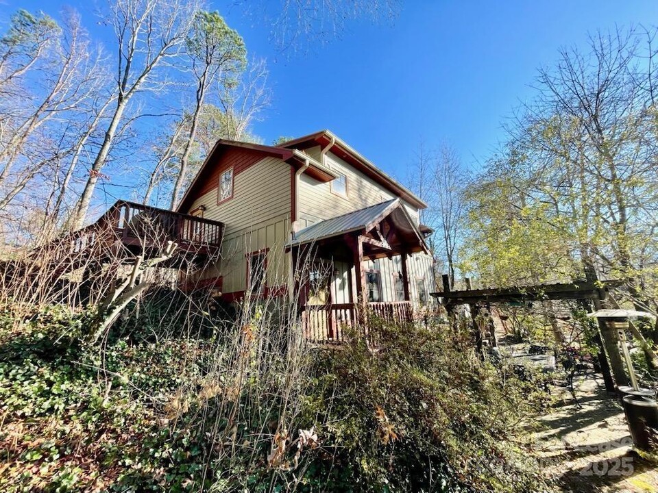 304 9th St in Black Mountain, NC - Building Photo