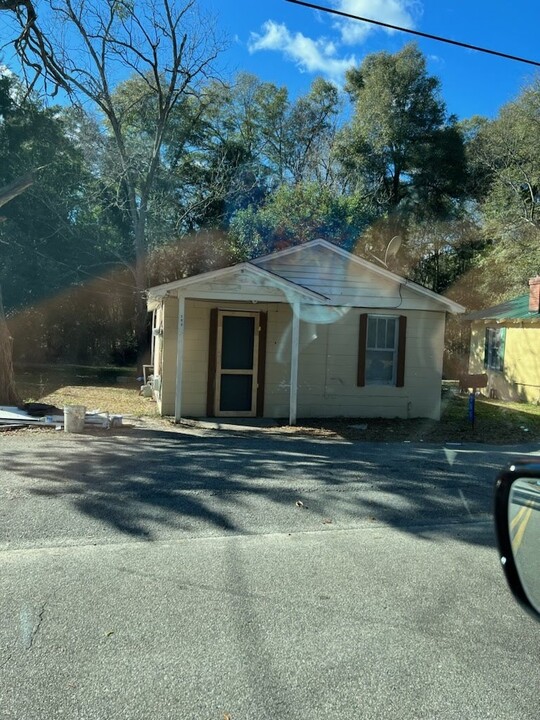 409 Campbell St in Blackville, SC - Foto de edificio