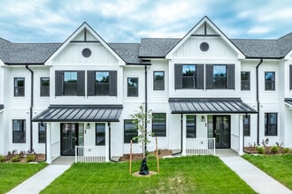 Townhomes at Creekside in Ames, IA - Building Photo - Building Photo