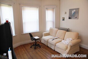 17-19-19 Washington St S, Unit 111 in Malden, MA - Building Photo