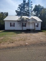 207 W Cayuga St in Crystal Springs, MS - Building Photo