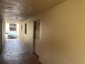 502 Davis Rd, Unit 9 in Palm Springs, FL - Building Photo - Building Photo