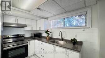 3551 Burningelm Crescent in Mississauga, ON - Building Photo