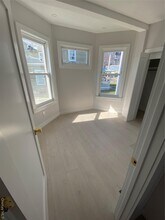46 Park Ave in Bay Shore, NY - Building Photo - Building Photo