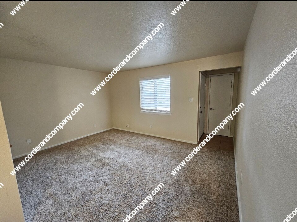 13120 Candelaria Rd NE in Albuquerque, NM - Building Photo