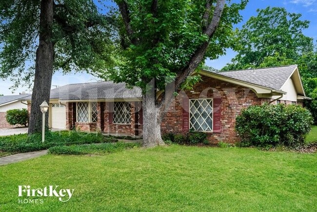 1424 Wreyhill Dr in Hurst, TX - Foto de edificio - Building Photo