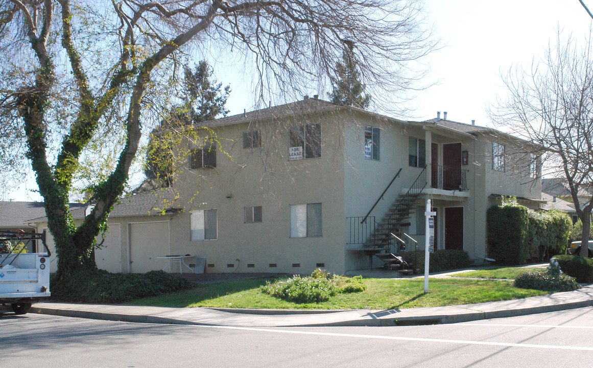 Sierra Vista Apartments in Mountain View, CA - Building Photo