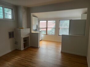 6 Old Wood Rd in Edgewater, NJ - Building Photo - Building Photo