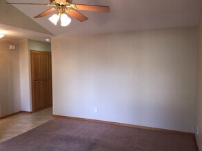 4432 Oxwood Dr in Sacramento, CA - Building Photo - Building Photo