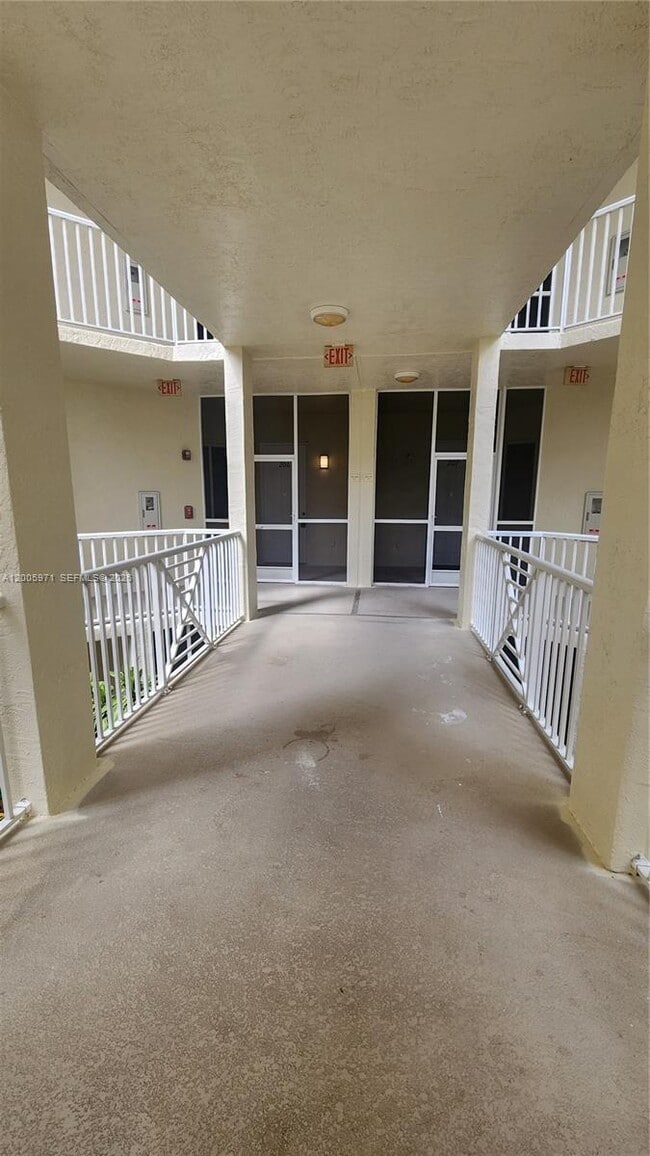 3600 Oaks Clubhouse Dr