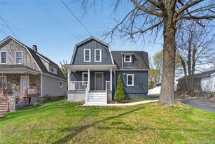 62 Poplar St in Newburgh, NY - Building Photo