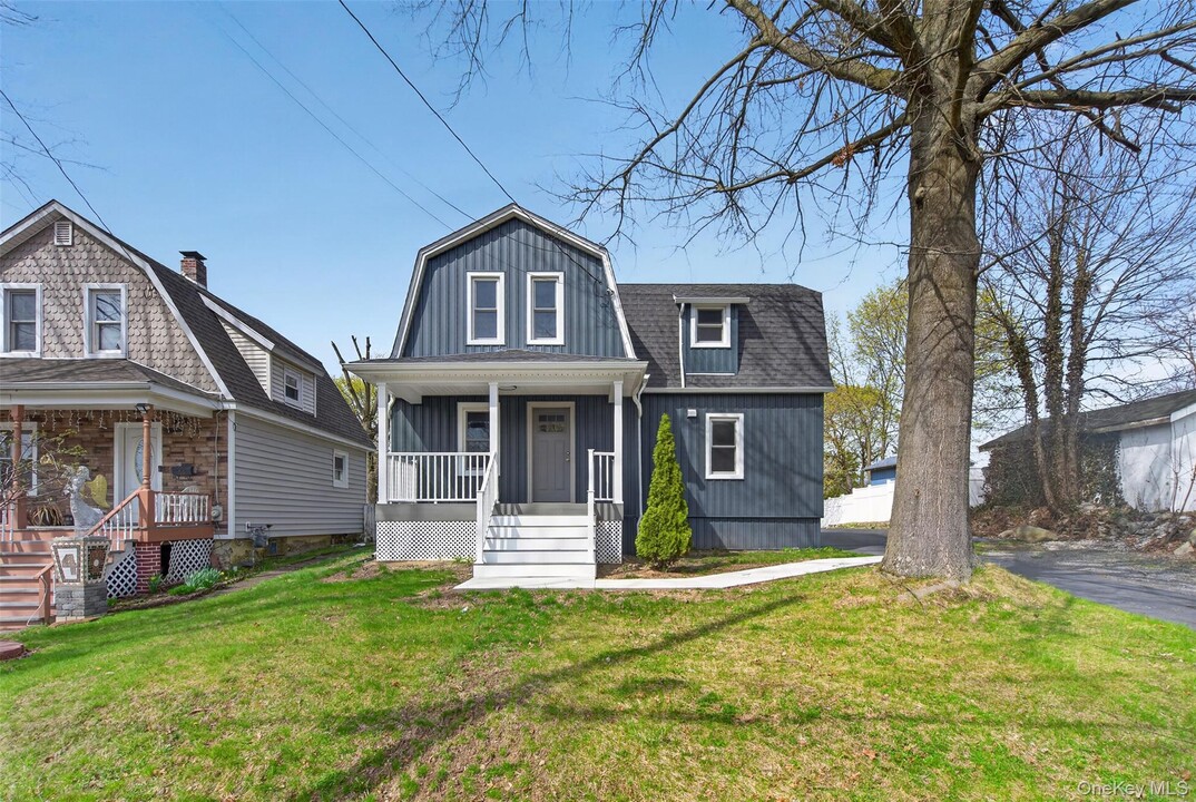 62 Poplar St in Newburgh, NY - Building Photo