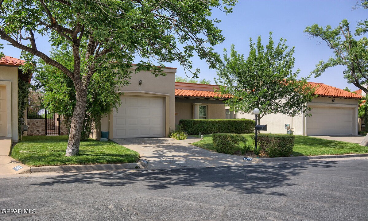 6167 Los Felinos Cir in El Paso, TX - Building Photo