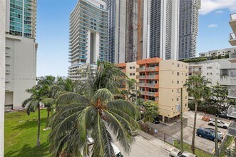 471 NE 25th St in Miami, FL - Building Photo - Building Photo