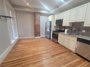 3002 N Calvert St in Baltimore, MD - Building Photo - Building Photo
