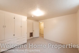 36 NE Ash Ave in College Place, WA - Building Photo - Building Photo