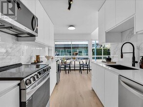 33-4133 Chesterfield Pl in North Vancouver, BC - Building Photo - Building Photo