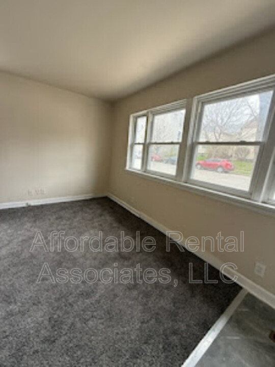 1560 S 10th St in Milwaukee, WI - Building Photo