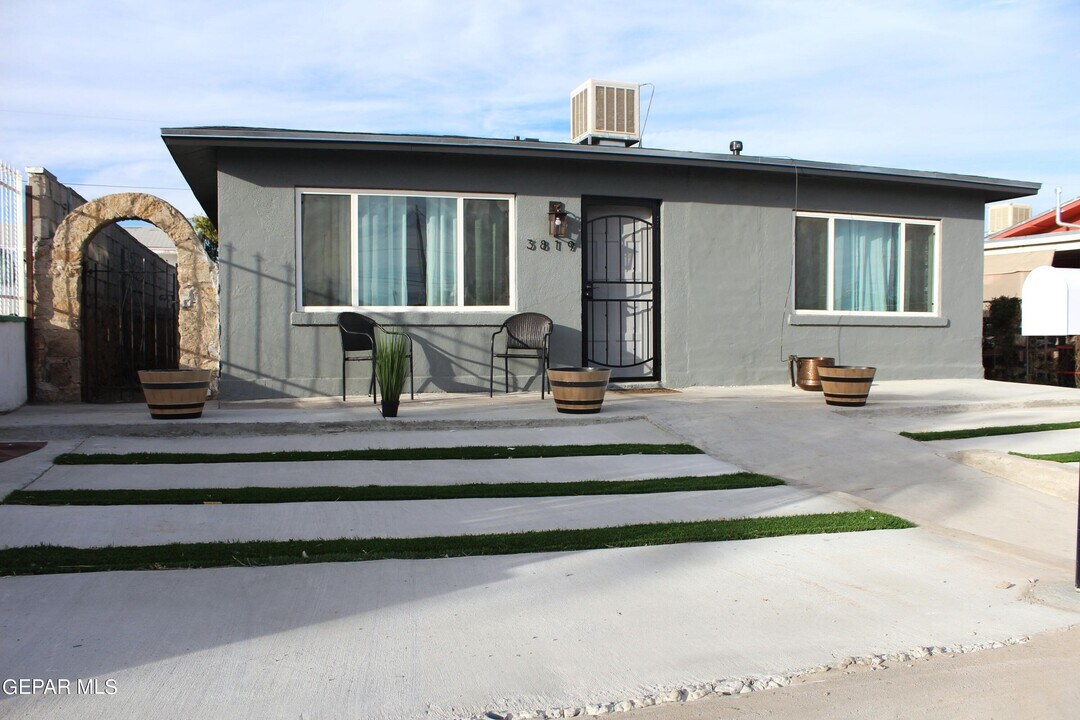 3819 Morehead Ave in El Paso, TX - Building Photo