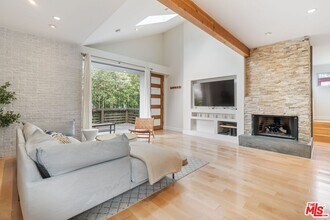 678 Broadway St in Los Angeles, CA - Building Photo - Building Photo