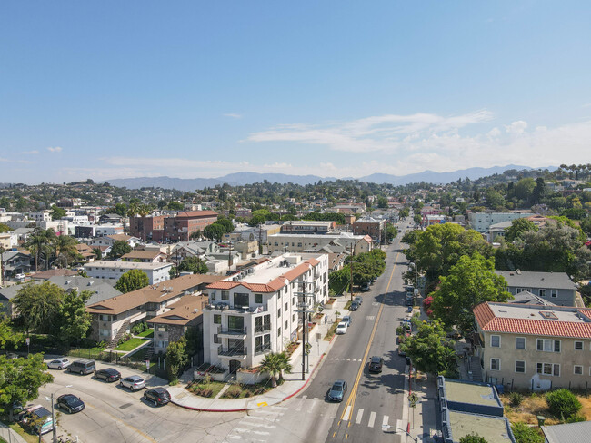 1111 Echo Park Ave in Los Angeles, CA - Building Photo - Building Photo