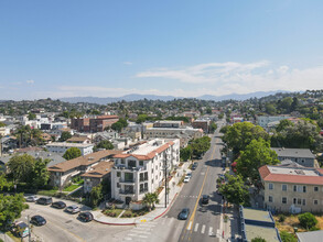 1111 Echo Park Ave in Los Angeles, CA - Foto de edificio - Building Photo