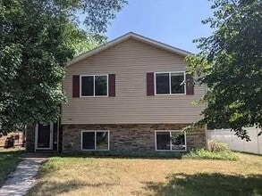 1124 8th Ave SE in St. Cloud, MN - Building Photo - Building Photo