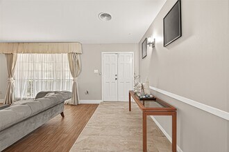 9310 Cliffwood Dr in Houston, TX - Building Photo - Building Photo