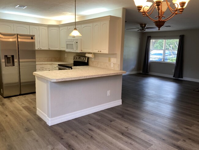 203 Esther St in Naples, FL - Building Photo - Building Photo
