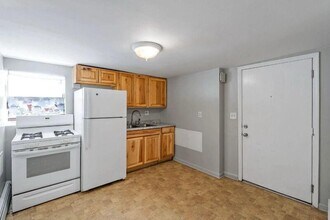 56 Pershing Ave in Poughkeepsie, NY - Building Photo - Building Photo