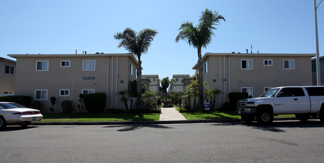 909-911 Georgia St in Huntington Beach, CA - Building Photo - Building Photo